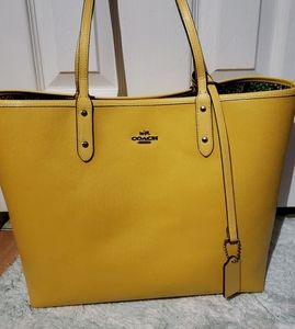 Coach reversible tote [ Brenda Bundle]